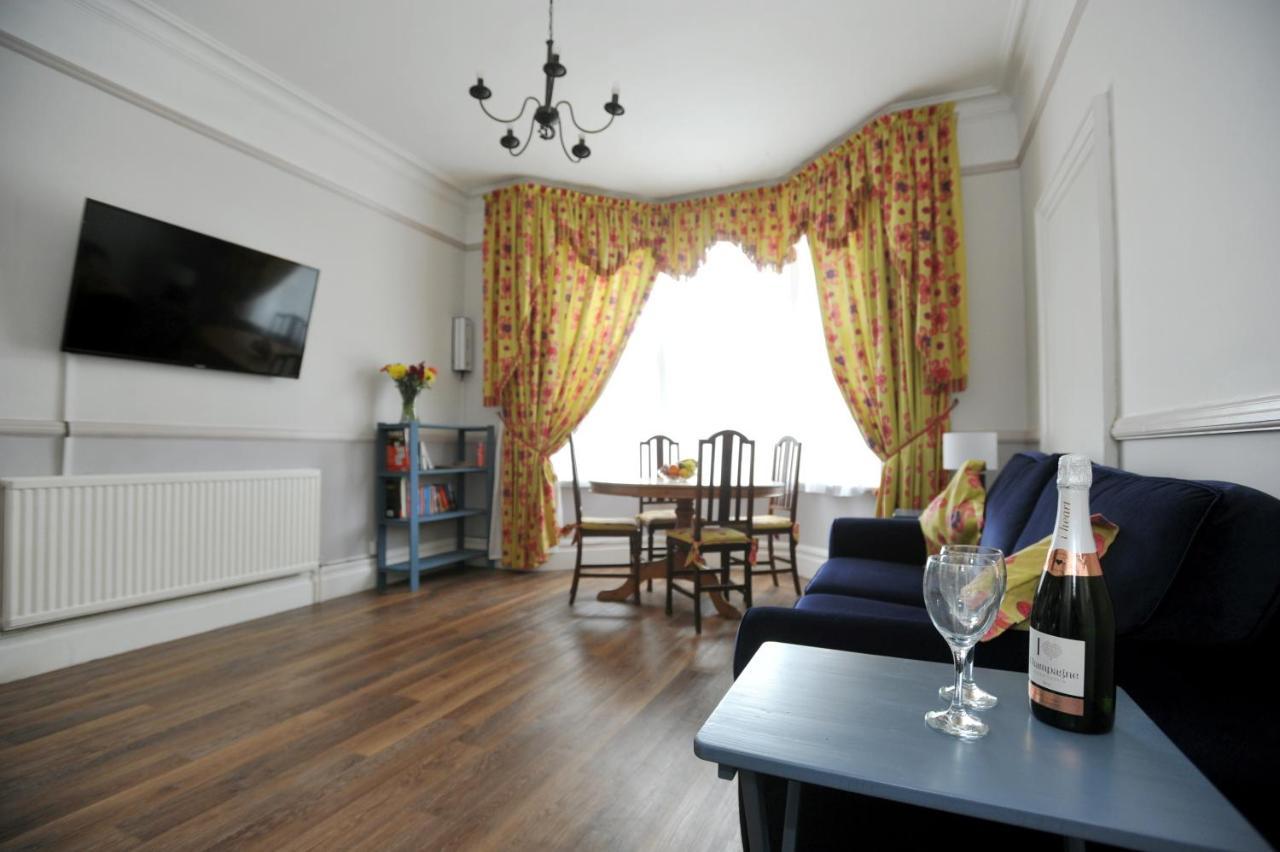 Beechurst Serviced Apartments Челтнем Екстер'єр фото